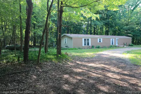 4075 Center Rd, Linden, MI 48451