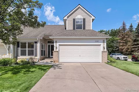 25189 Dunham Ct, Farmington Hills, MI 48336