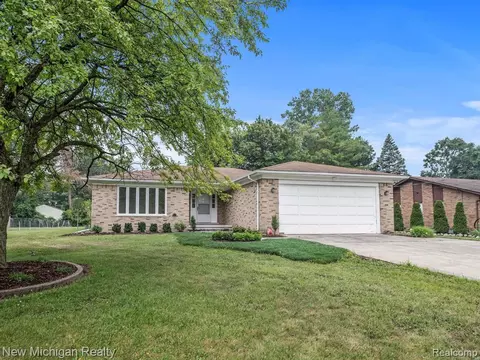 29617 Geraldine Rd, Farmington Hills, MI 48336