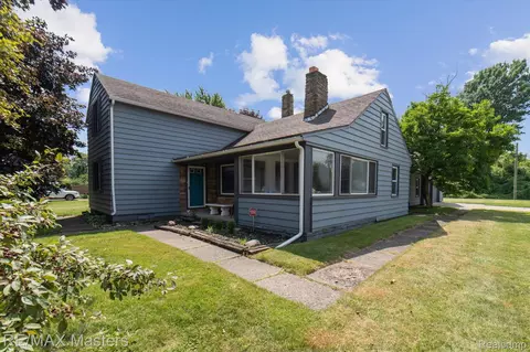12050 E Devoe St, Southgate, MI 48195