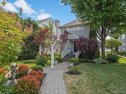 3255 Interlaken St, West Bloomfield, MI 48323
