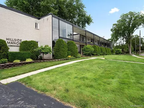 3421 Hillside Dr #26, Royal Oak, MI 48073