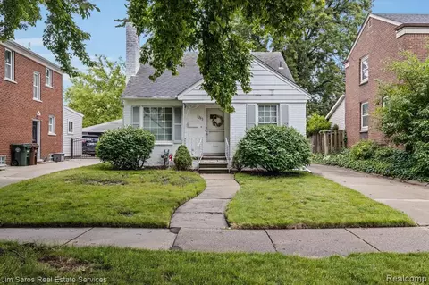 1349 Brys Dr, Grosse Pointe Woods, MI 48236