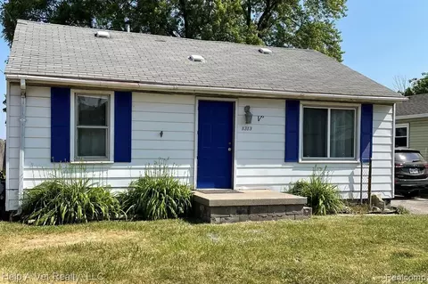 1313 Connell St, Burton, MI 48529