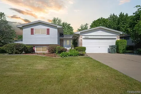 36621 Waltham Dr, Sterling Heights, MI 48310