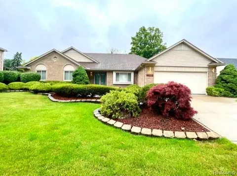 34798 Pembroke Ave, Livonia, MI 48152