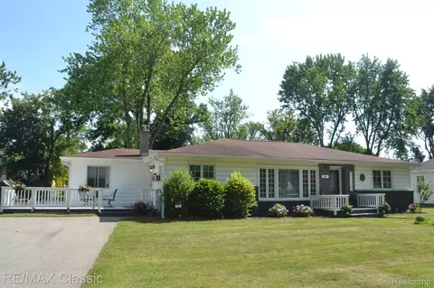 86 Glanworth St, Orion, MI 48362