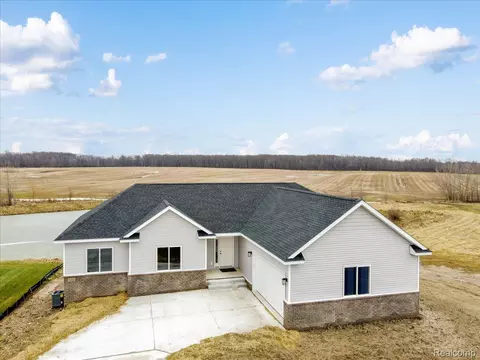 1232 Brendan Bay Dr, Grand Blanc, MI 48439