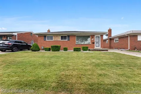 631 Cloverlawn Blvd, Lincoln Park, MI 48146