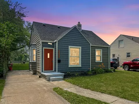 23077 Melrose Ave, Eastpointe, MI 48021