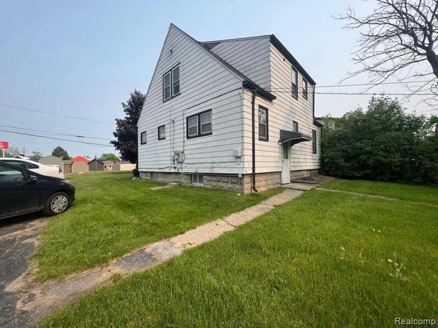 2361 Edinburgh Rd, Waterford, MI 48328