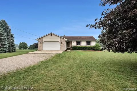 3733 Woodland Dr, Metamora, MI 48455
