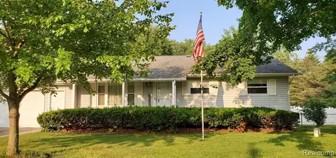 13255 N Horrell Rd, Fenton, MI 48430