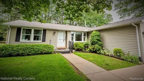 38538 Red Oak St, Westland, MI 48185