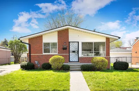 17624 Stephens Dr, Eastpointe, MI 48021