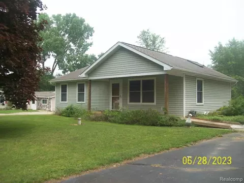 5032 Mary Sue Ave, Clarkston, MI 48346