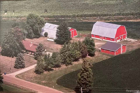 10337 E Vernon Rd, Coleman, MI 48618