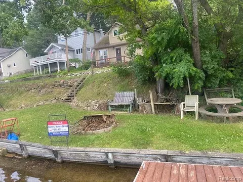 00 Heights, Orion, MI 48362