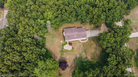 5817 Dora Ln, Clarkston, MI 48348