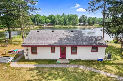 4340 Mohawk Trl, Gladwin, MI 48624
