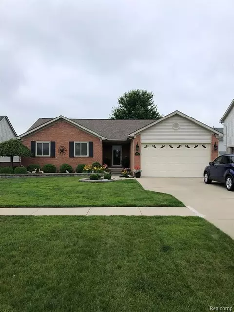 12419 Matthews St, Carleton, MI 48117