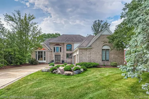 3673 Merriweather Ln, Rochester Hills, MI 48306