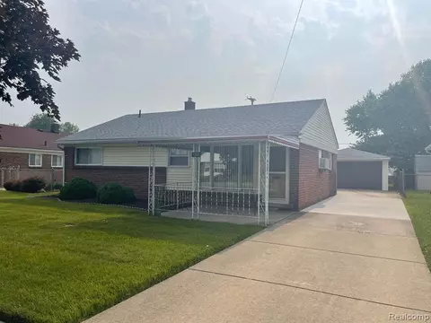 4266 15th St, Wyandotte, MI 48192