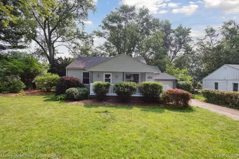 30540 Everett St, Southfield, MI 48076
