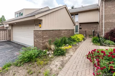35459 Heritage Ln, Farmington, MI 48335