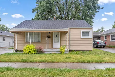 8250 Meadow Ave, Warren, MI 48089