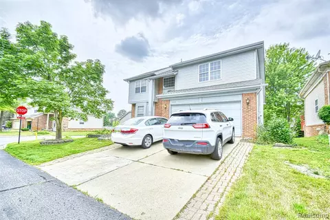 3206 Bridlewood Dr, Rochester, MI 48306