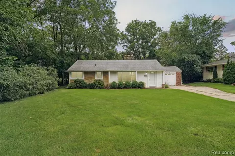 158 Marlborough Dr, Bloomfield Hills, MI 48302