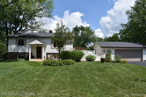 5970 Huxley St, Commerce Twp, MI 48382