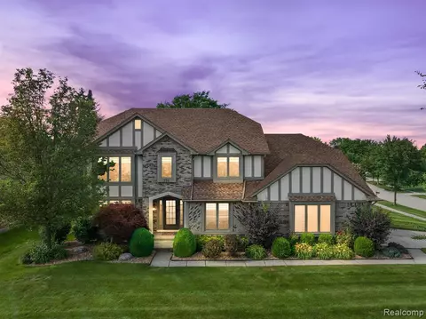 754 Bridge Park Dr, Troy, MI 48098