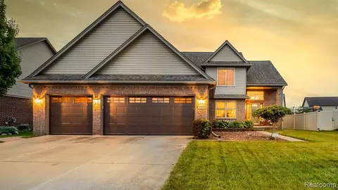 16533 Sunflower Dr, Rockwood, MI 48173