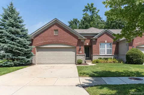 23583 Rossiter Dr, Macomb, MI 48042