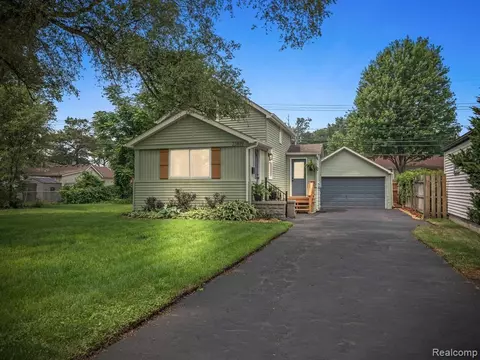 23819 Cayuga Ave, Hazel Park, MI 48030