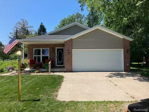 4053 Beacon Hill Dr, Port Hope, MI 48468