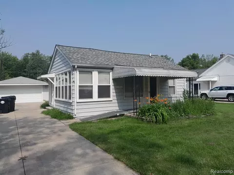 22852 Monterey Dr, Woodhaven, MI 48183