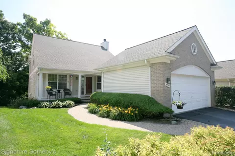 6590 Forest Ridge Crt Ct, Independence, MI 48346