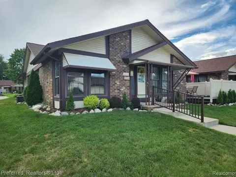 40157 Newport Dr #338, Plymouth, MI 48170