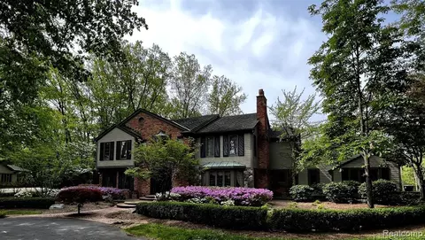 841 Canterbury Cres, Bloomfield Hills, MI 48304