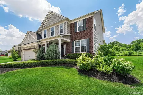 2162 Findley Cir, Lake Orion, MI 48360