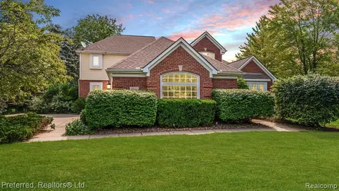 11622 Deer Creek Cir, Plymouth, MI 48170