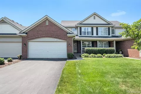 6462 Club Ct E, Grand Blanc, MI 48439