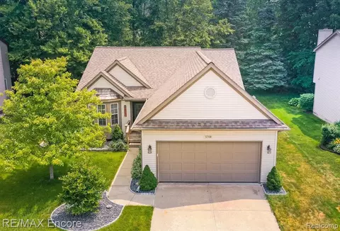 5760 Shannon Ln, Clarkston, MI 48348