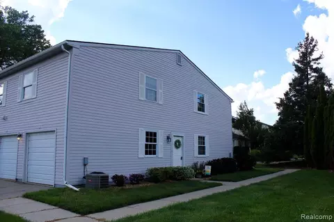 290 Lake Village Dr, Walled Lake, MI 48390