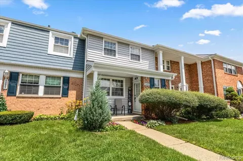 24653 Olde Orchard St, Novi, MI 48375