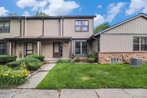 12413 Woodgate Dr #27, Plymouth, MI 48170