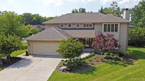 2430 Mercury Dr, Lake Orion, MI 48360